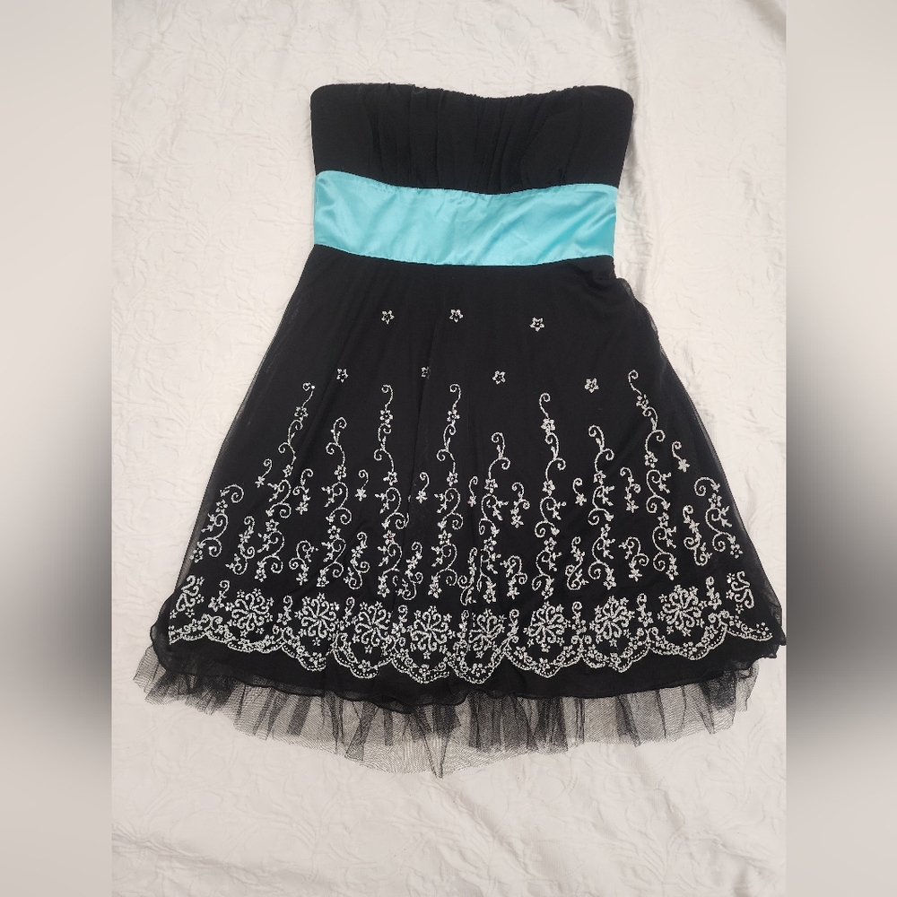 Ruby Rox Dress Juniors light blue strapless. Formal, party, dance date night